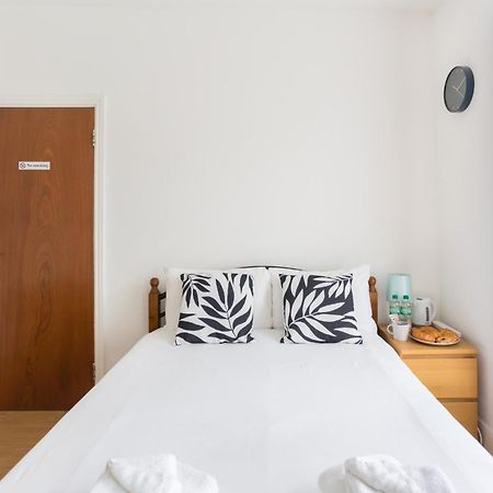 Wood Green Budget Rooms - Next To Mall & Metro Station - 10 Min To City Center Londra Esterno foto