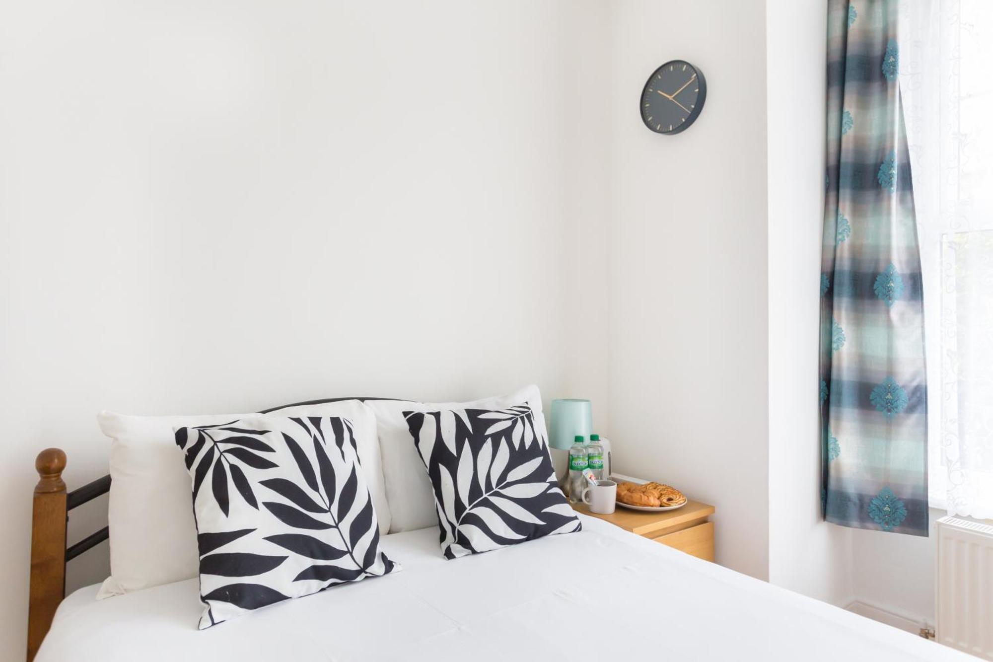 Wood Green Budget Rooms - Next To Mall & Metro Station - 10 Min To City Center Londra Esterno foto