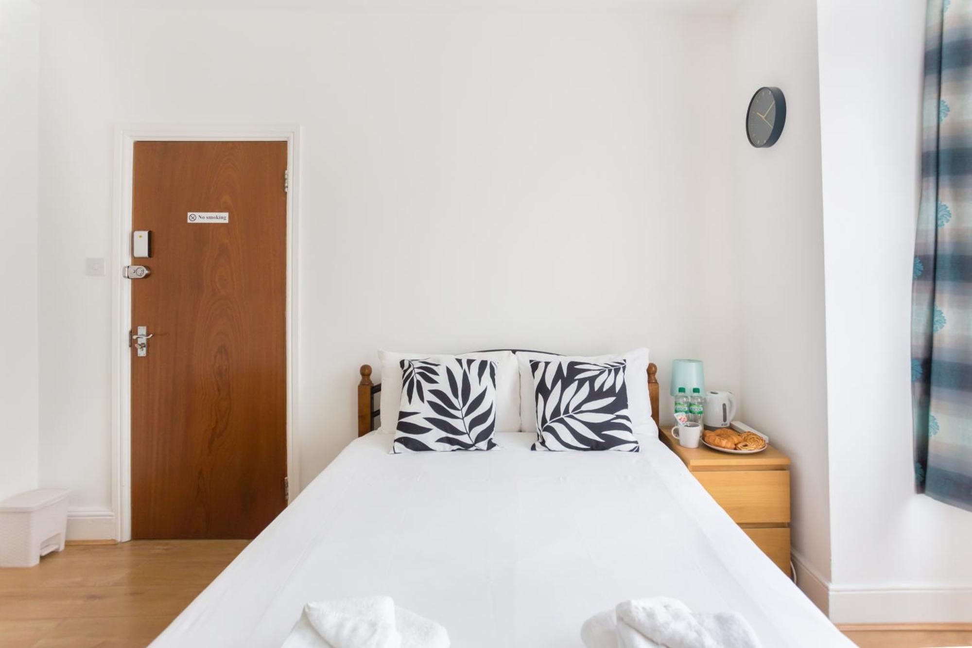Wood Green Budget Rooms - Next To Mall & Metro Station - 10 Min To City Center Londra Esterno foto