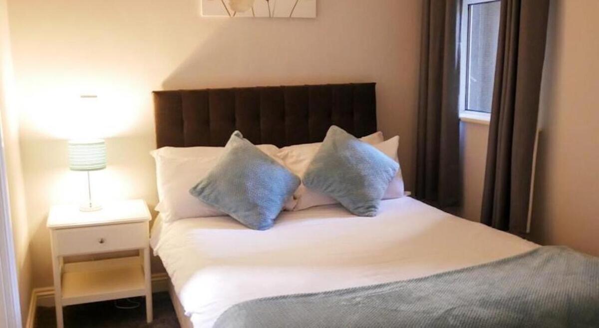 Wood Green Budget Rooms - Next To Mall & Metro Station - 10 Min To City Center Londra Esterno foto