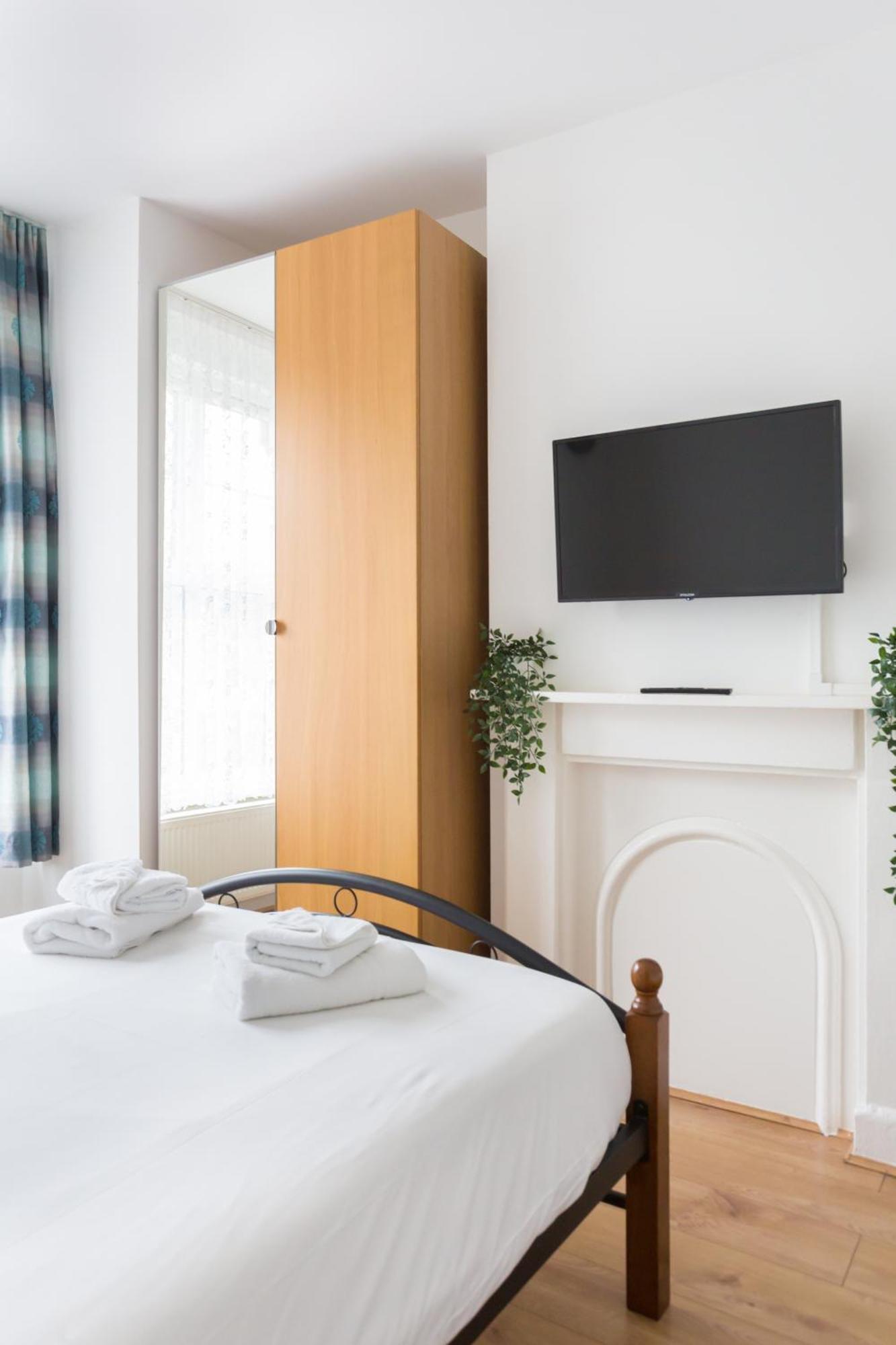 Wood Green Budget Rooms - Next To Mall & Metro Station - 10 Min To City Center Londra Esterno foto