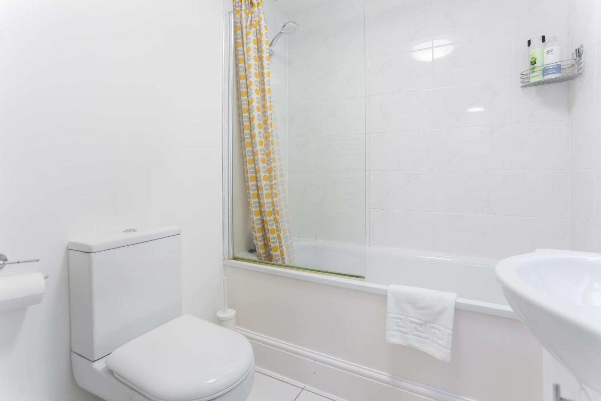 Wood Green Budget Rooms - Next To Mall & Metro Station - 10 Min To City Center Londra Esterno foto