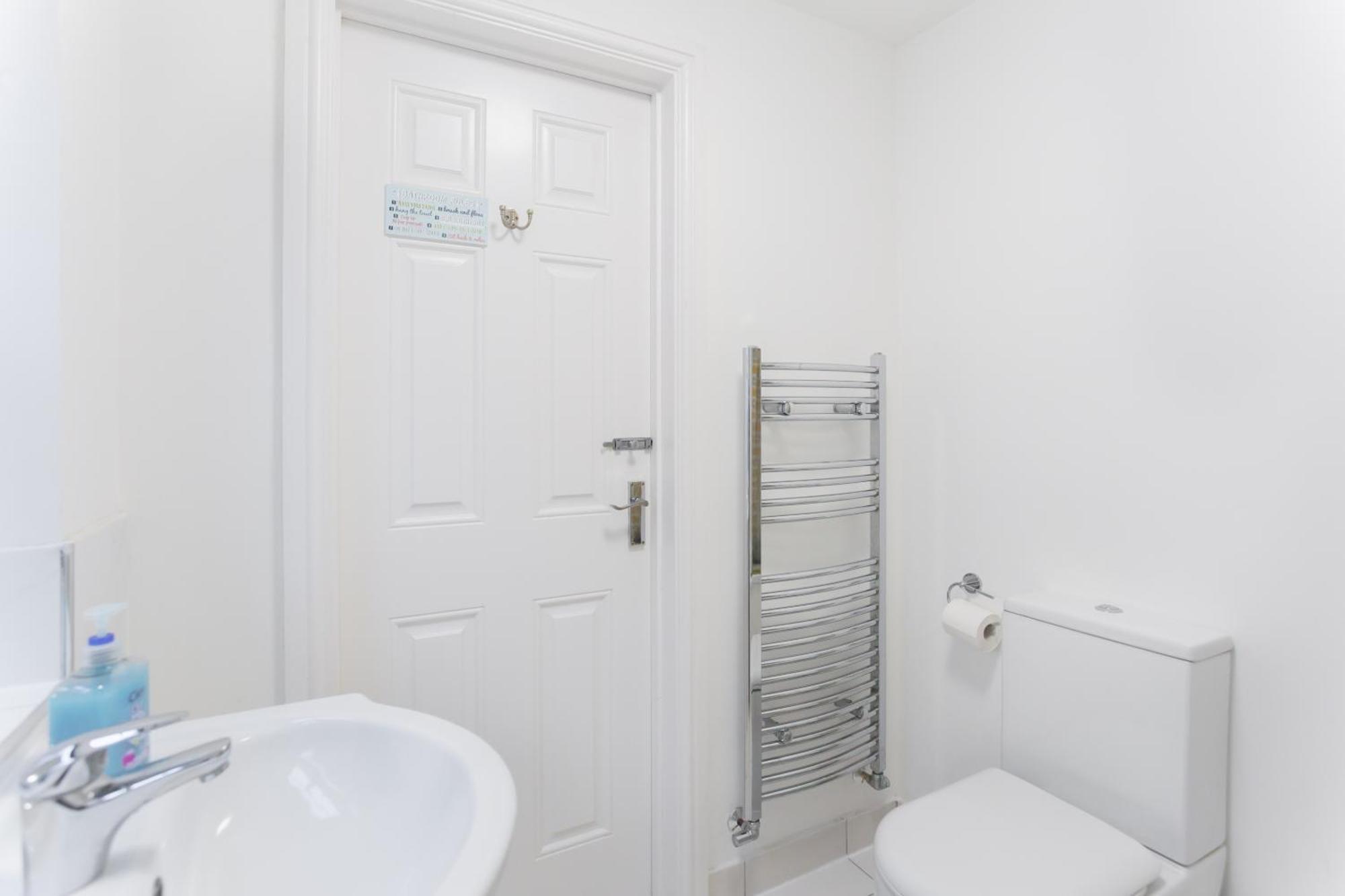 Wood Green Budget Rooms - Next To Mall & Metro Station - 10 Min To City Center Londra Esterno foto
