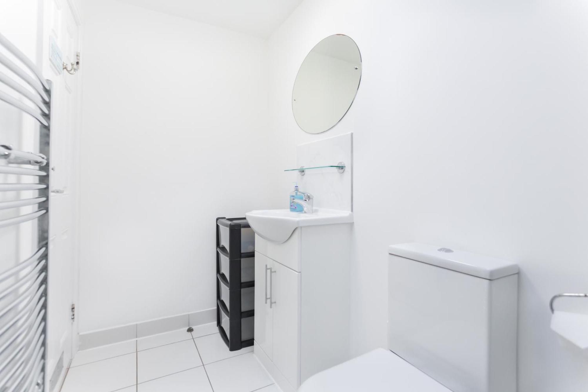 Wood Green Budget Rooms - Next To Mall & Metro Station - 10 Min To City Center Londra Esterno foto