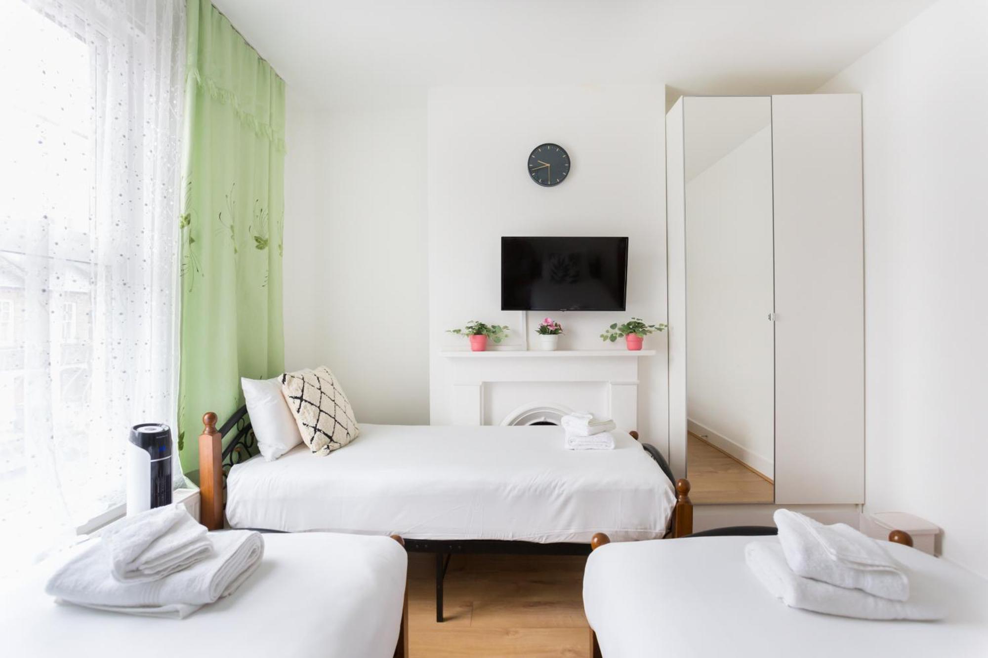 Wood Green Budget Rooms - Next To Mall & Metro Station - 10 Min To City Center Londra Esterno foto