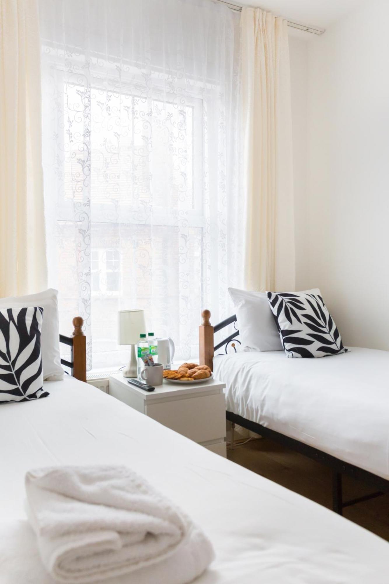 Wood Green Budget Rooms - Next To Mall & Metro Station - 10 Min To City Center Londra Esterno foto