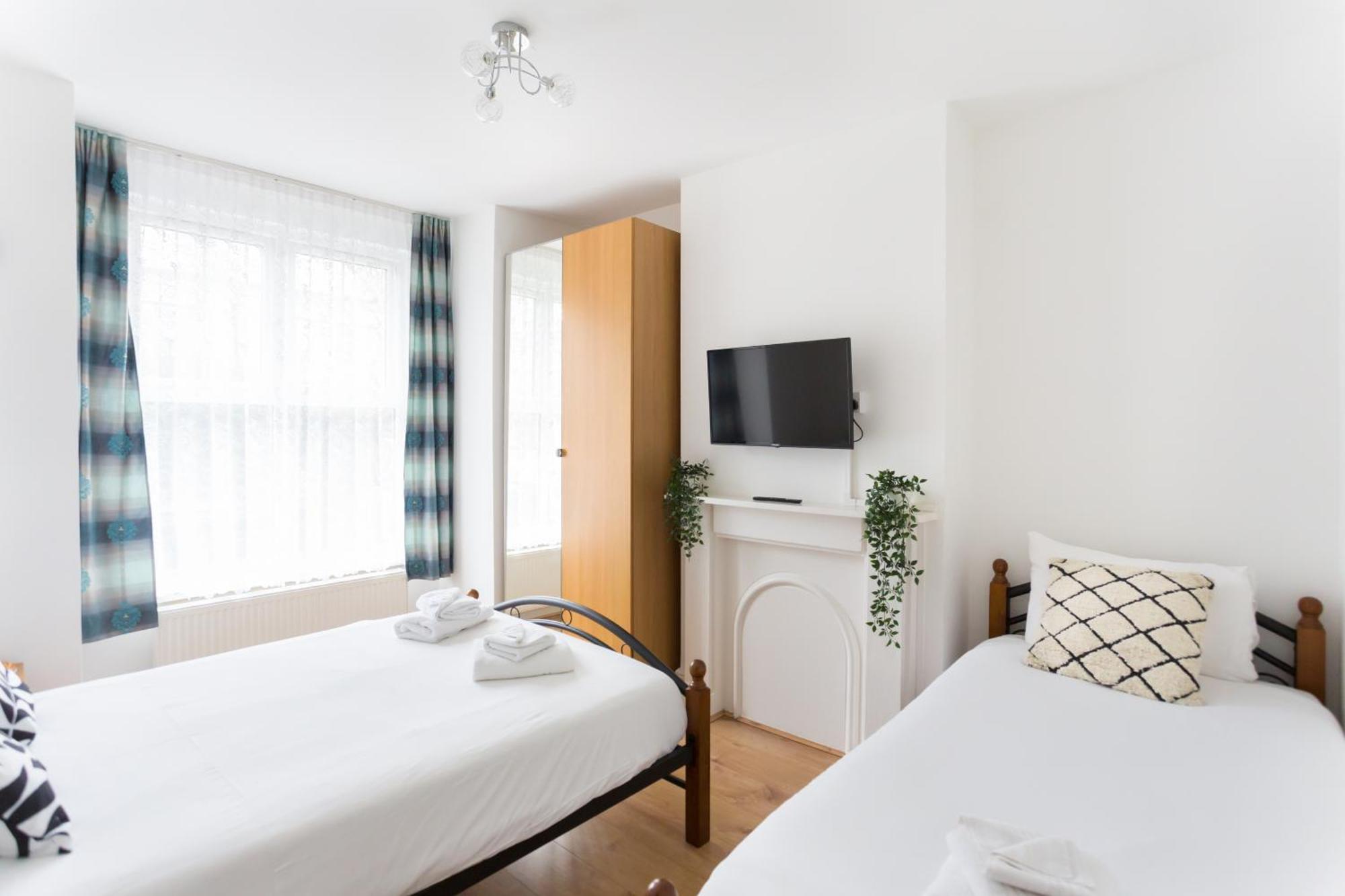 Wood Green Budget Rooms - Next To Mall & Metro Station - 10 Min To City Center Londra Esterno foto