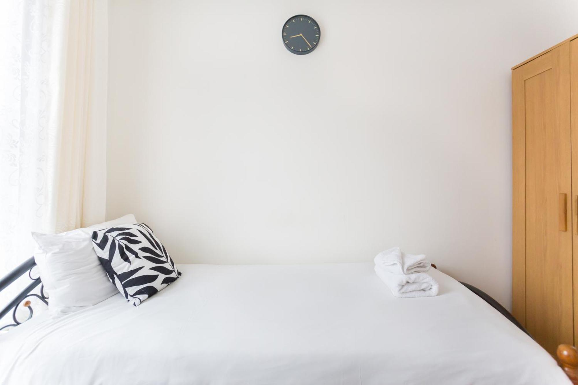Wood Green Budget Rooms - Next To Mall & Metro Station - 10 Min To City Center Londra Esterno foto