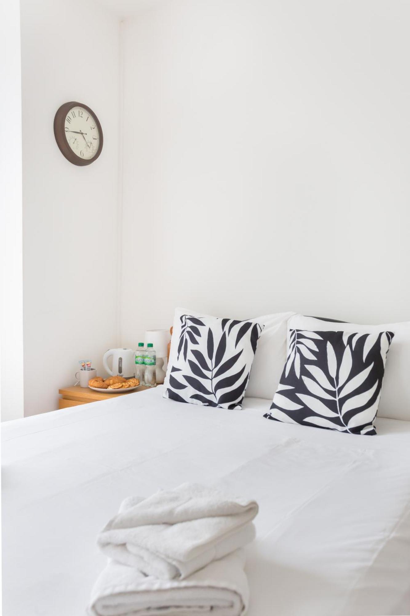 Wood Green Budget Rooms - Next To Mall & Metro Station - 10 Min To City Center Londra Esterno foto