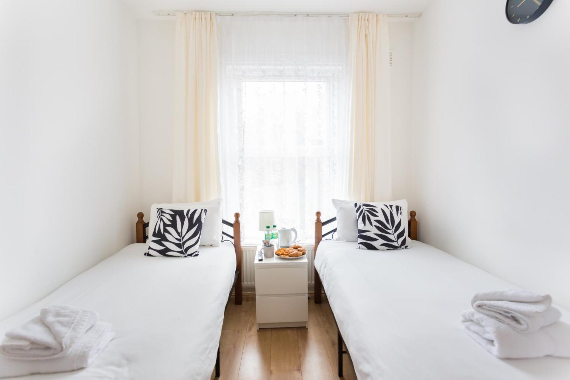 Wood Green Budget Rooms - Next To Mall & Metro Station - 10 Min To City Center Londra Esterno foto