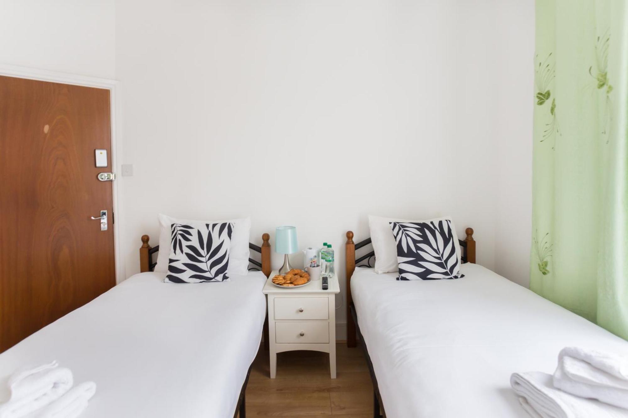 Wood Green Budget Rooms - Next To Mall & Metro Station - 10 Min To City Center Londra Esterno foto