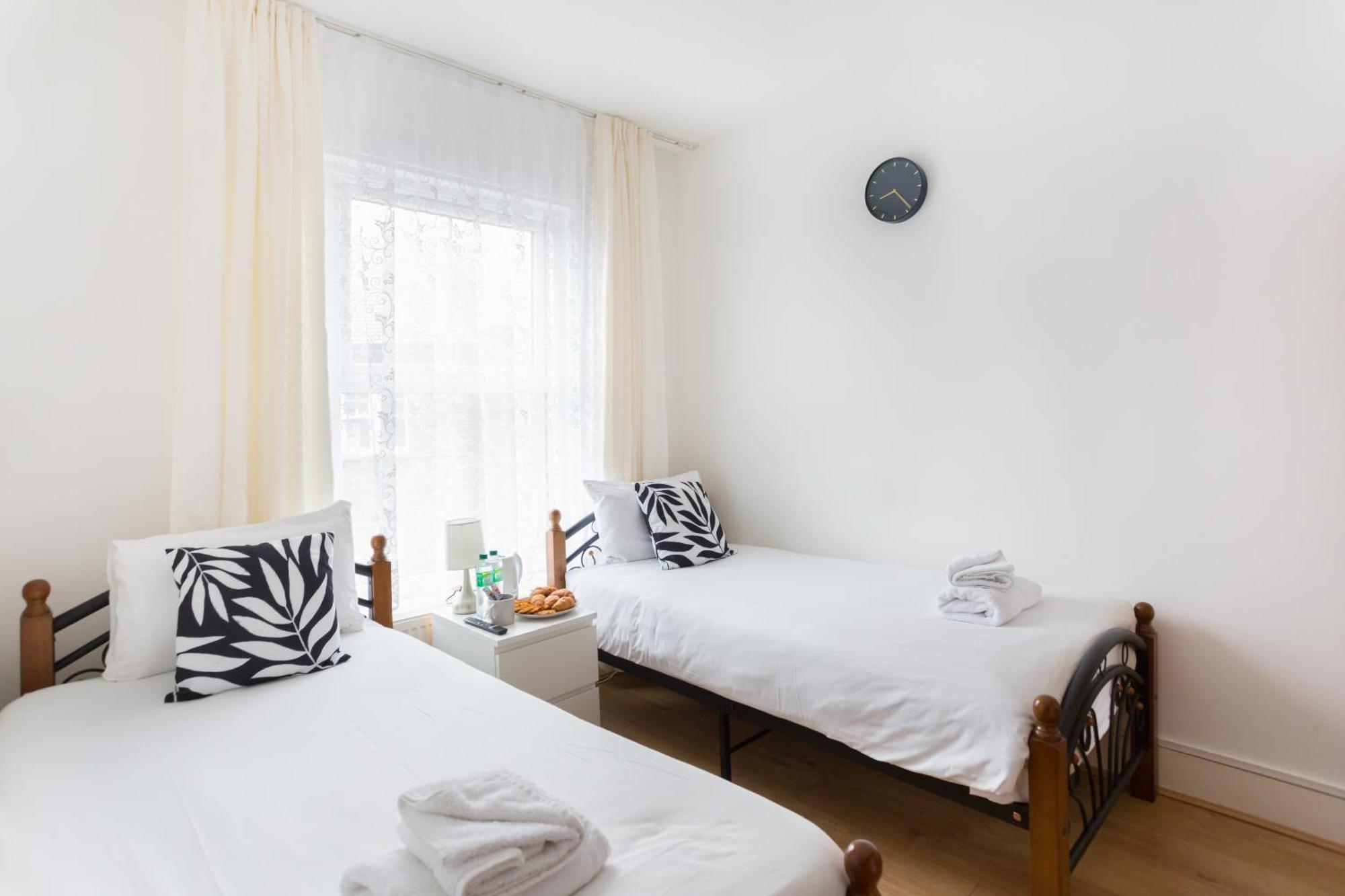 Wood Green Budget Rooms - Next To Mall & Metro Station - 10 Min To City Center Londra Esterno foto