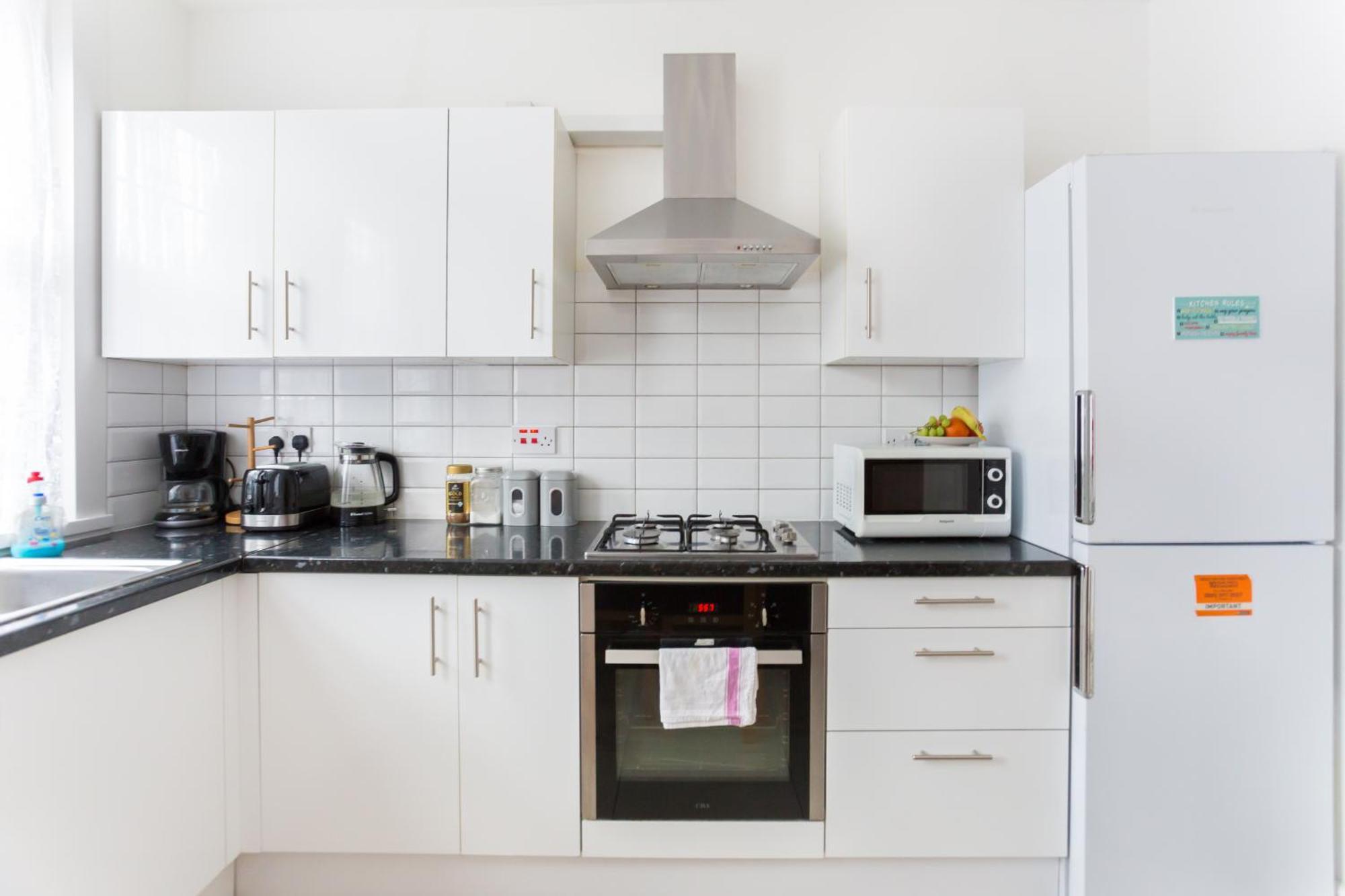 Wood Green Budget Rooms - Next To Mall & Metro Station - 10 Min To City Center Londra Esterno foto