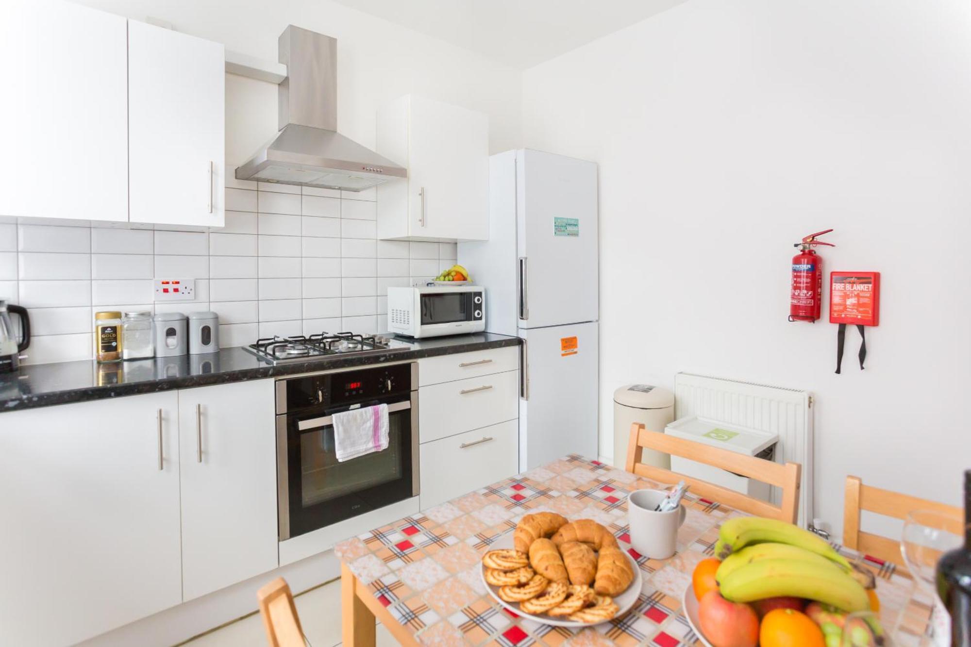 Wood Green Budget Rooms - Next To Mall & Metro Station - 10 Min To City Center Londra Esterno foto