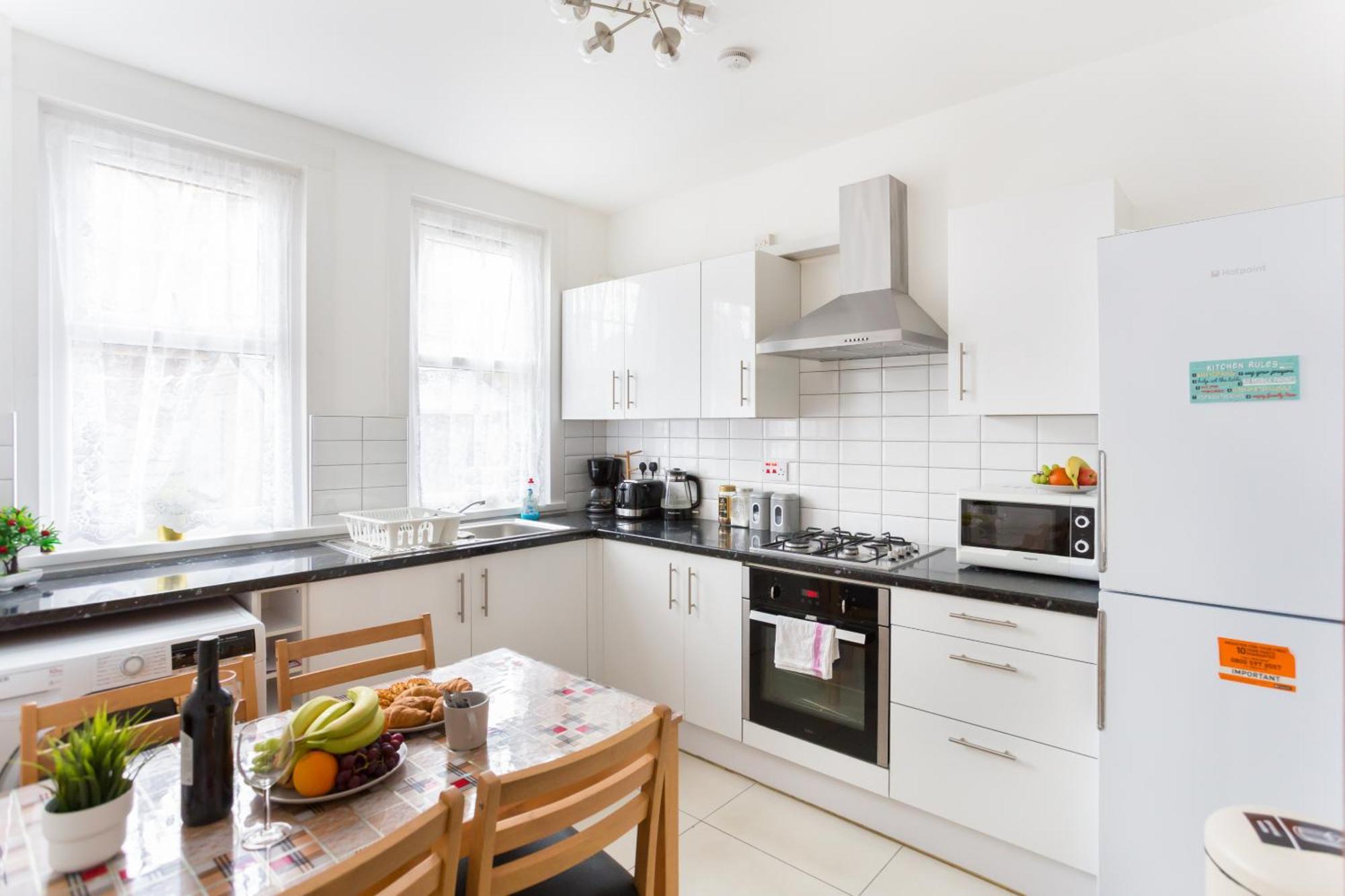 Wood Green Budget Rooms - Next To Mall & Metro Station - 10 Min To City Center Londra Esterno foto