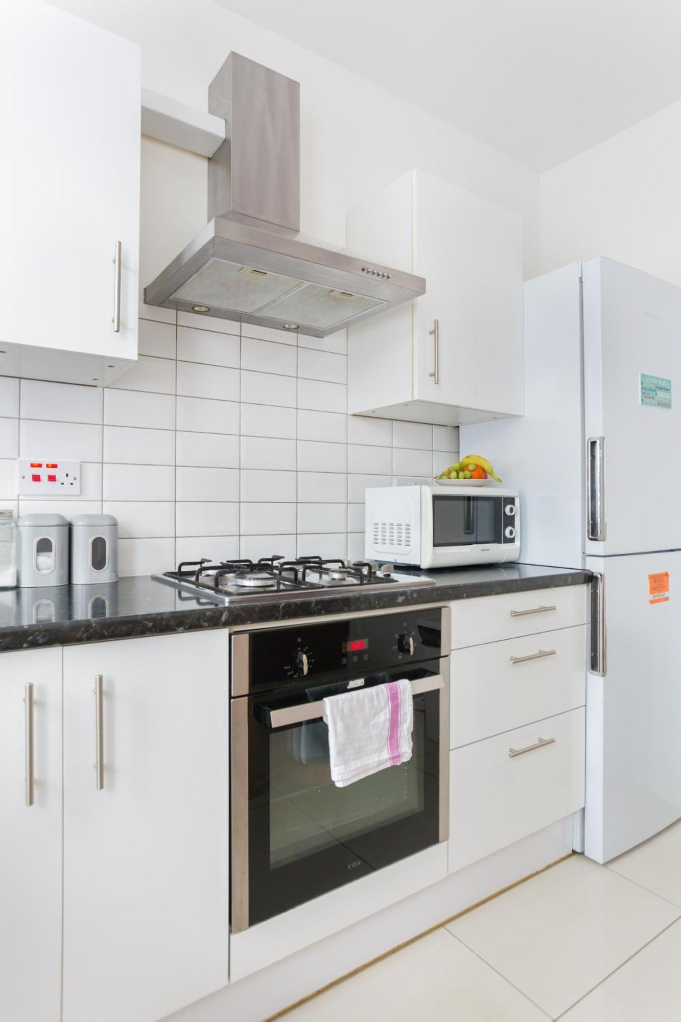 Wood Green Budget Rooms - Next To Mall & Metro Station - 10 Min To City Center Londra Esterno foto