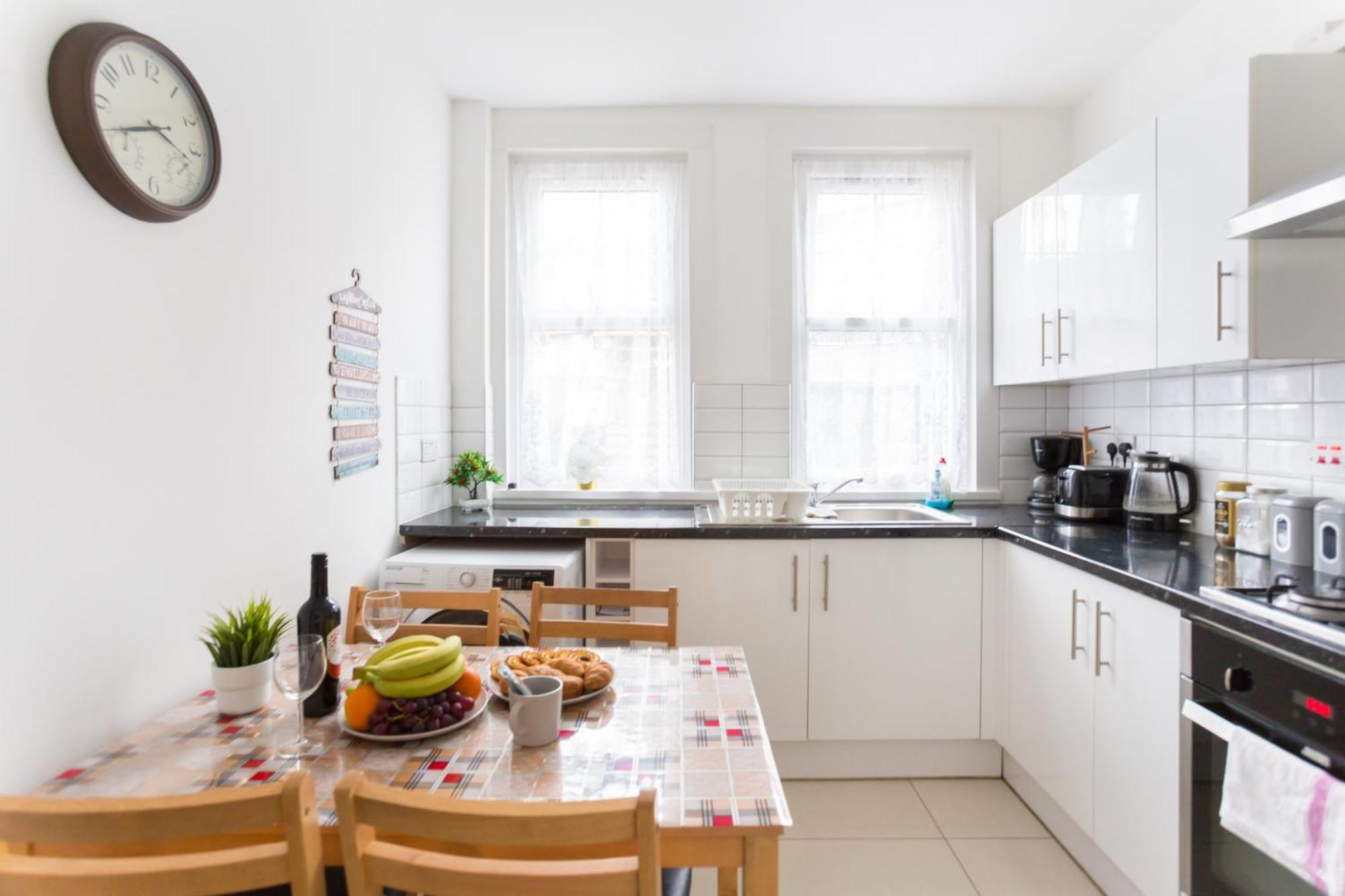 Wood Green Budget Rooms - Next To Mall & Metro Station - 10 Min To City Center Londra Esterno foto