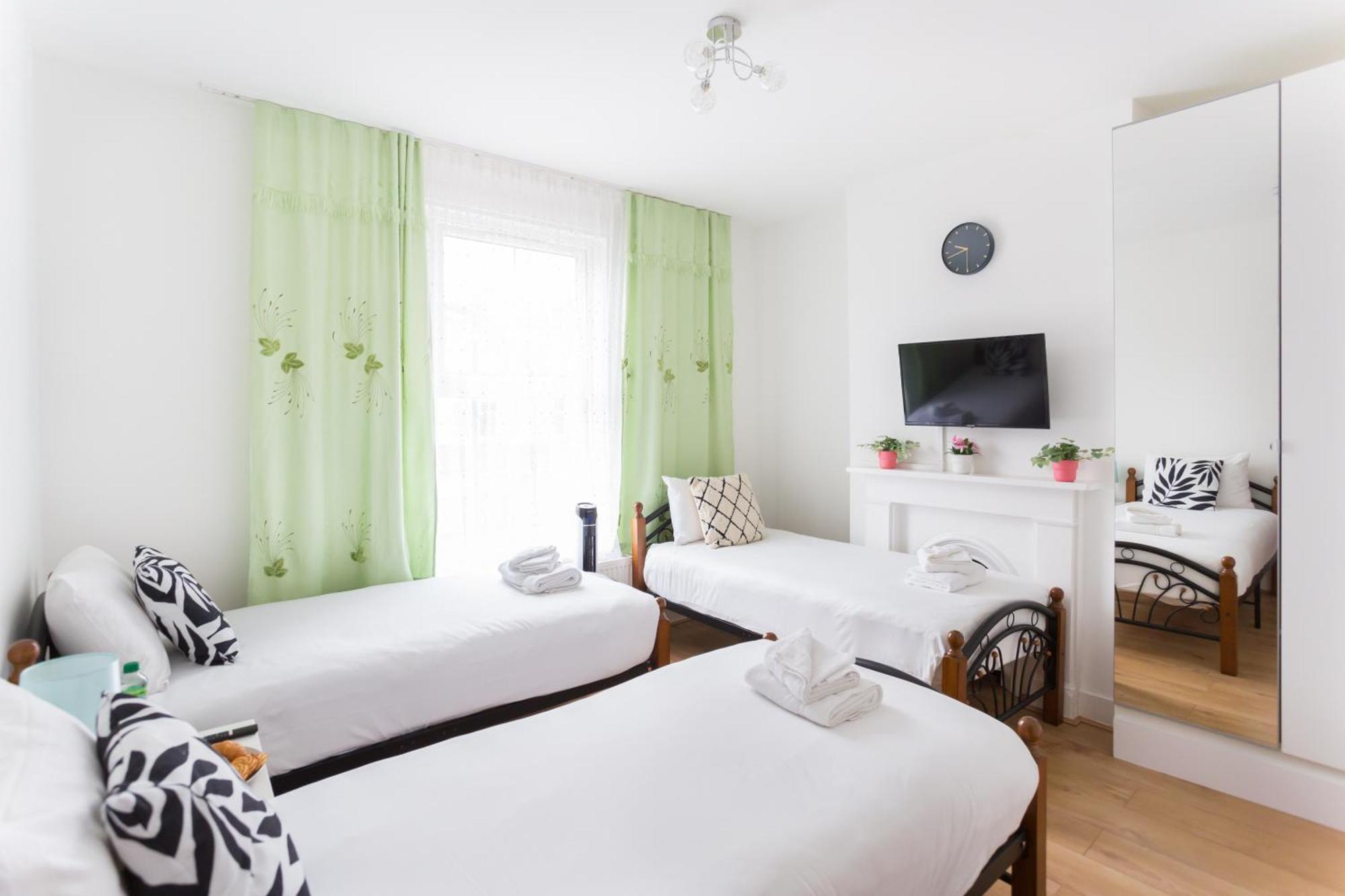 Wood Green Budget Rooms - Next To Mall & Metro Station - 10 Min To City Center Londra Esterno foto