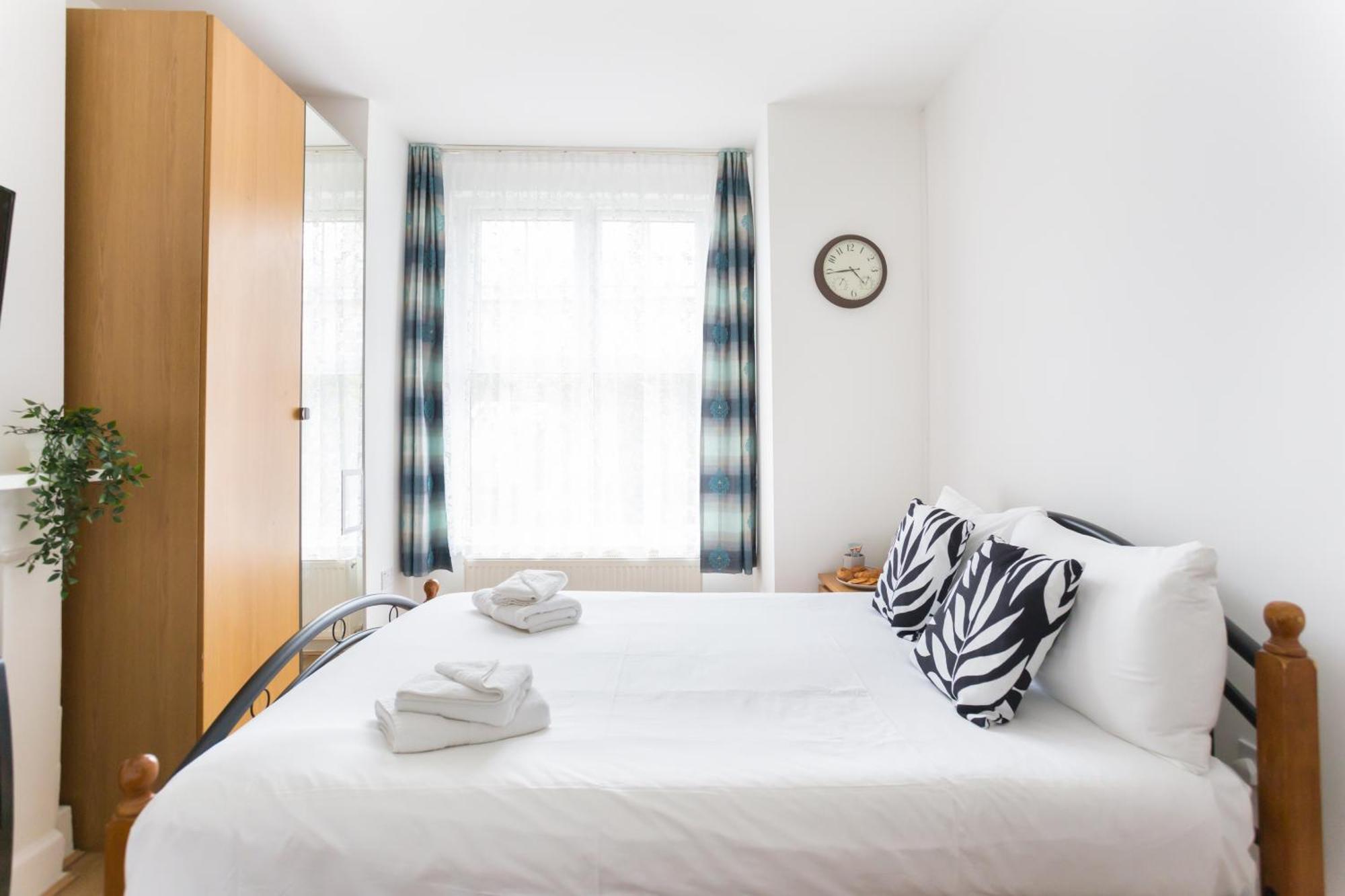 Wood Green Budget Rooms - Next To Mall & Metro Station - 10 Min To City Center Londra Esterno foto