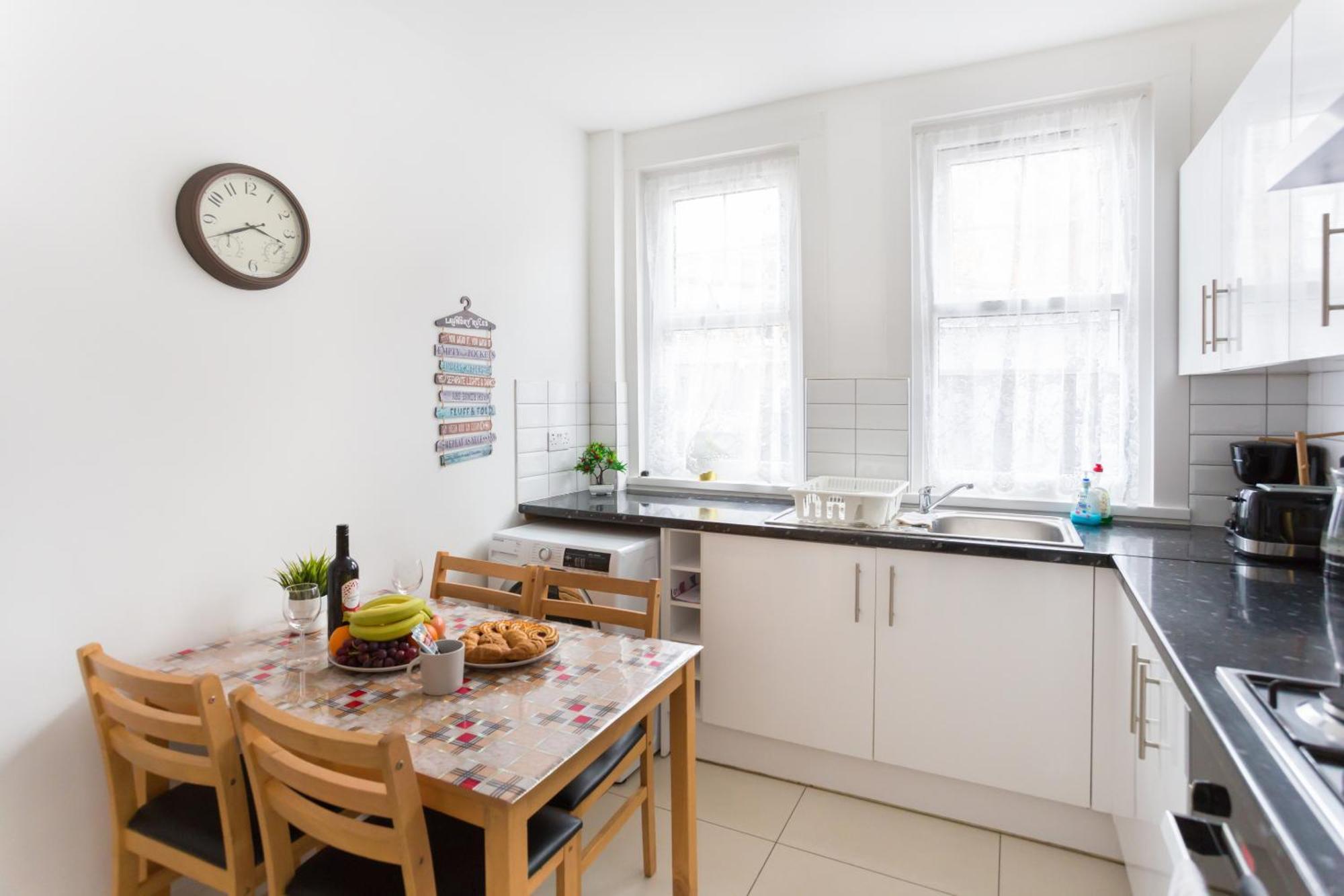 Wood Green Budget Rooms - Next To Mall & Metro Station - 10 Min To City Center Londra Esterno foto