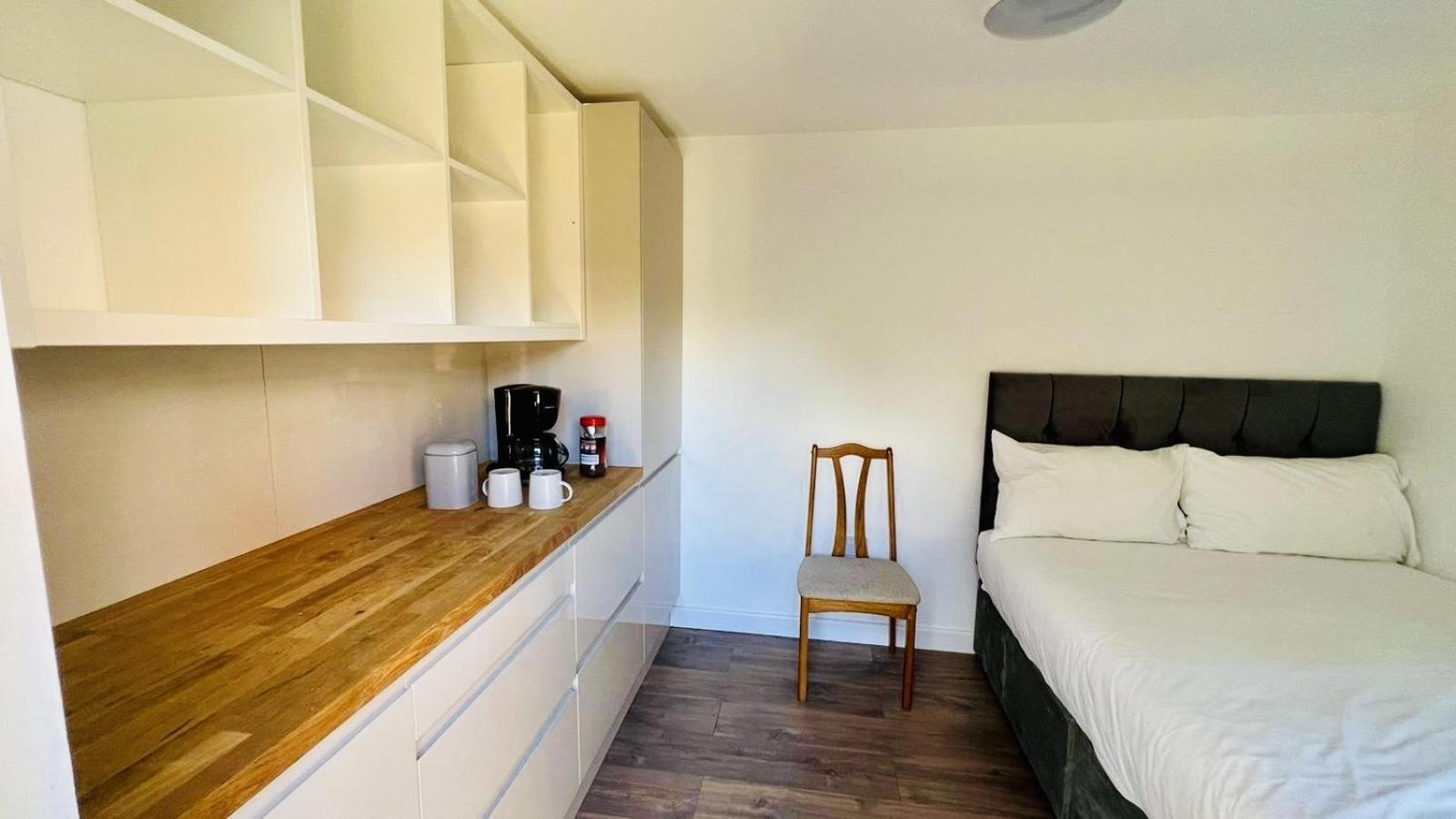 Wood Green Budget Rooms - Next To Mall & Metro Station - 10 Min To City Center Londra Esterno foto