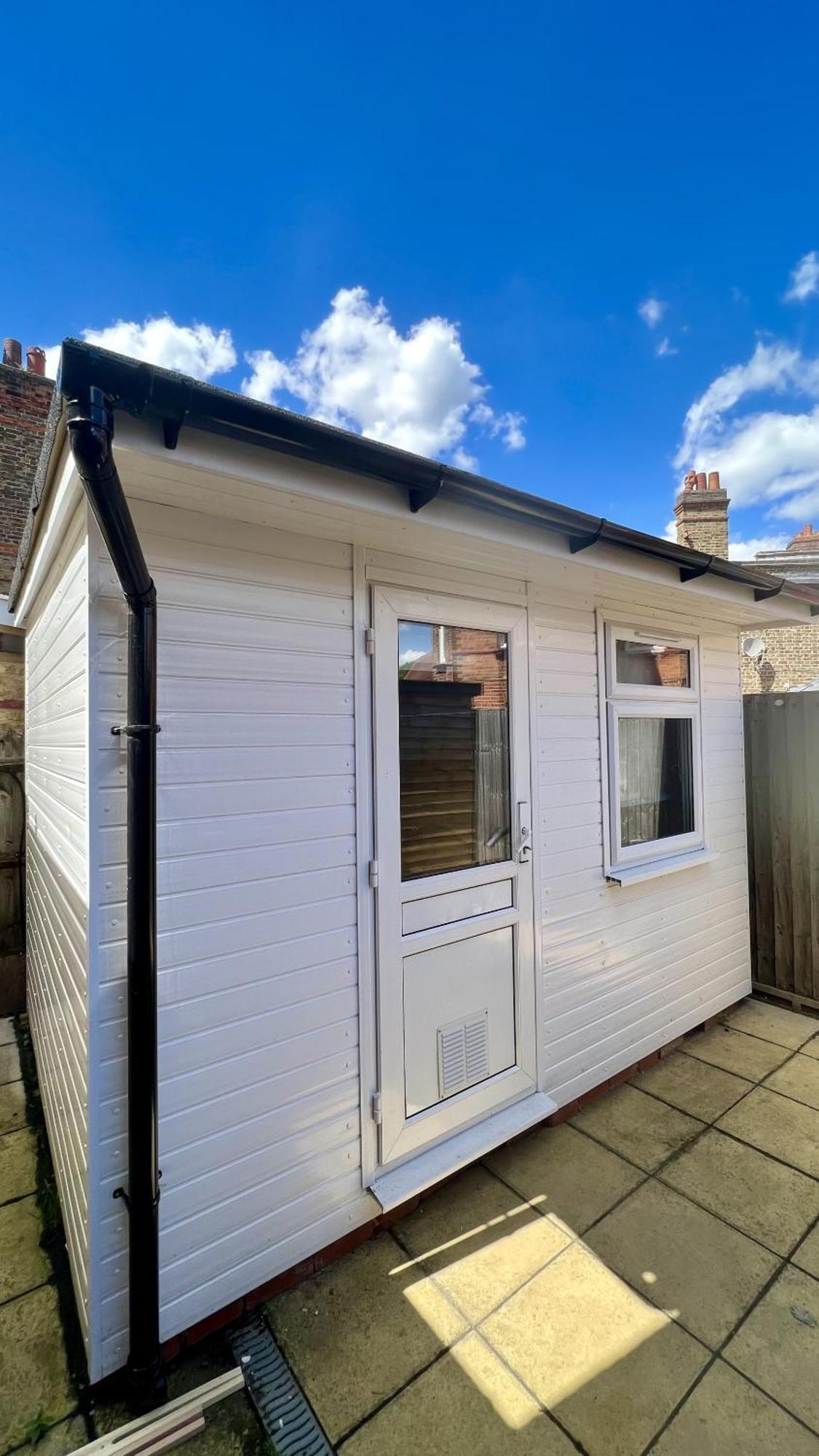 Wood Green Budget Rooms - Next To Mall & Metro Station - 10 Min To City Center Londra Esterno foto